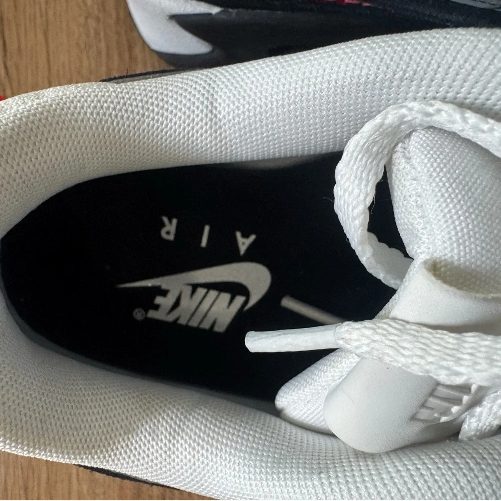 Nike Air Max 90 LV8 White and Gray Sneakers with Red Accents Size:9.5 - Picture 5 of 7